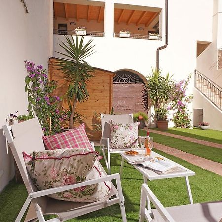 Apartments Villa Bougainville サン・フェリーチェ・デル・ベナーコ エクステリア 写真