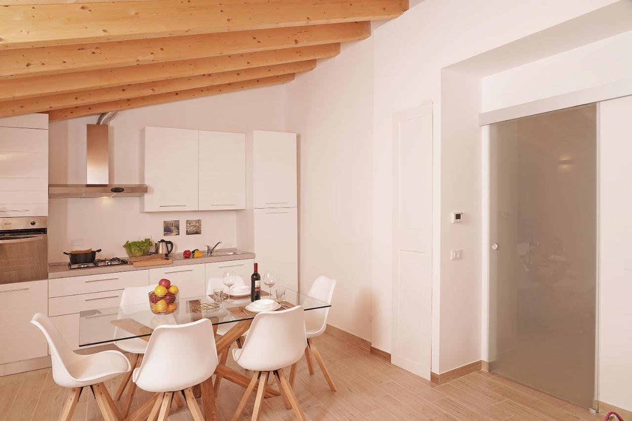 Apartments Villa Bougainville サン・フェリーチェ・デル・ベナーコ エクステリア 写真