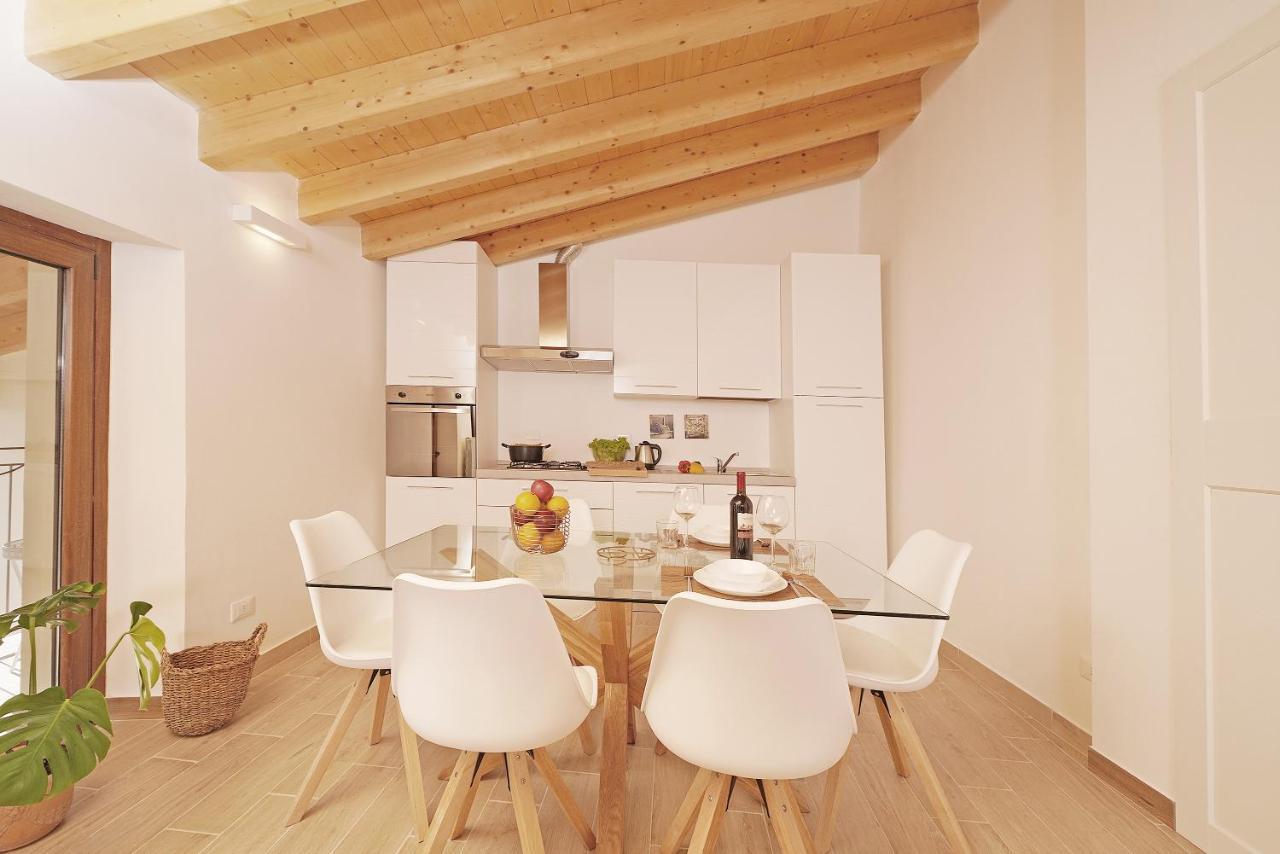 Apartments Villa Bougainville サン・フェリーチェ・デル・ベナーコ エクステリア 写真