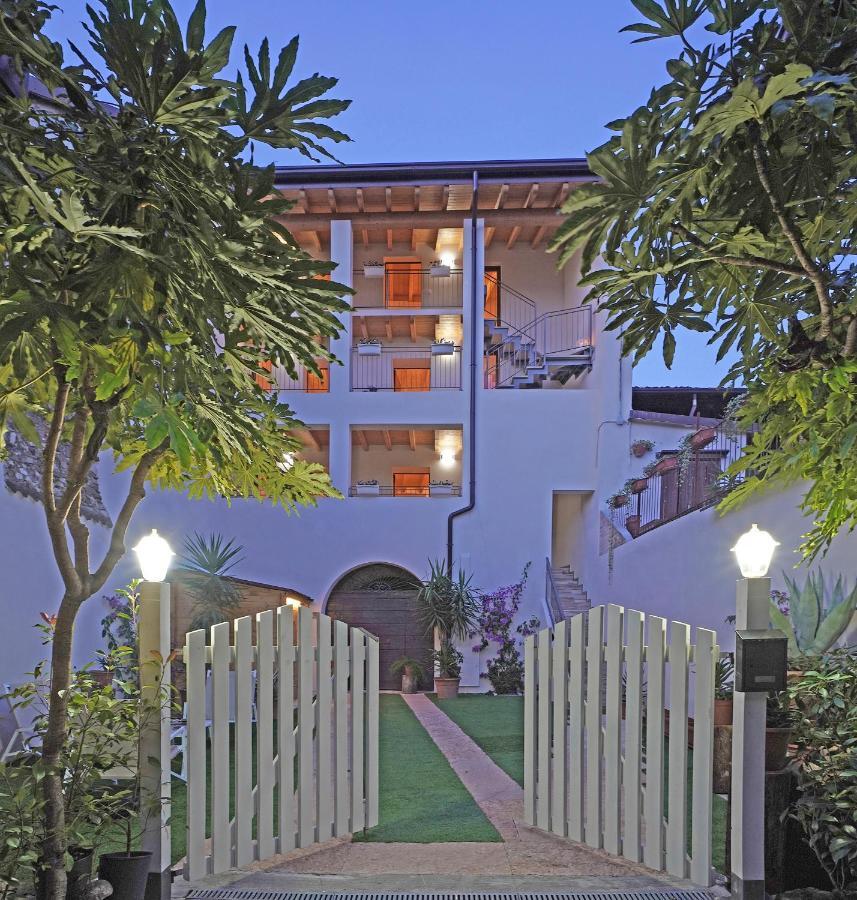 Apartments Villa Bougainville サン・フェリーチェ・デル・ベナーコ エクステリア 写真