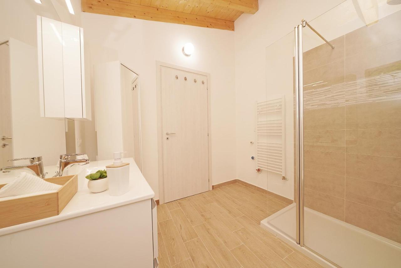 Apartments Villa Bougainville サン・フェリーチェ・デル・ベナーコ エクステリア 写真