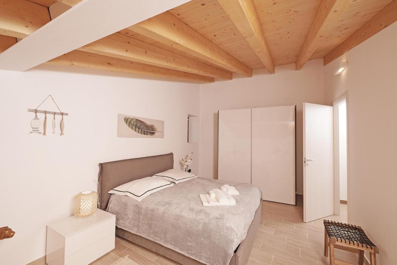 Apartments Villa Bougainville サン・フェリーチェ・デル・ベナーコ エクステリア 写真