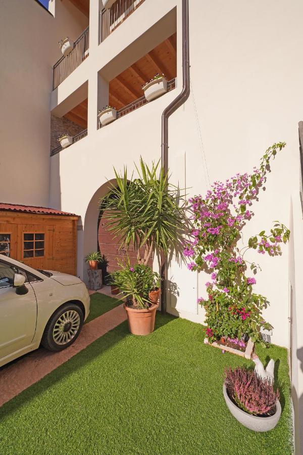 Apartments Villa Bougainville サン・フェリーチェ・デル・ベナーコ エクステリア 写真