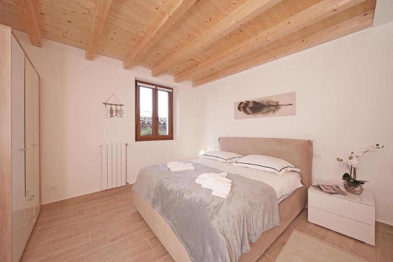 Apartments Villa Bougainville サン・フェリーチェ・デル・ベナーコ エクステリア 写真