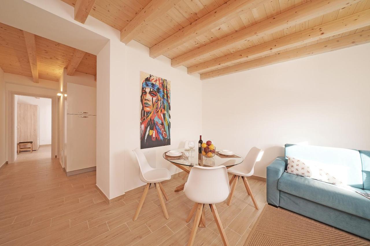 Apartments Villa Bougainville サン・フェリーチェ・デル・ベナーコ エクステリア 写真