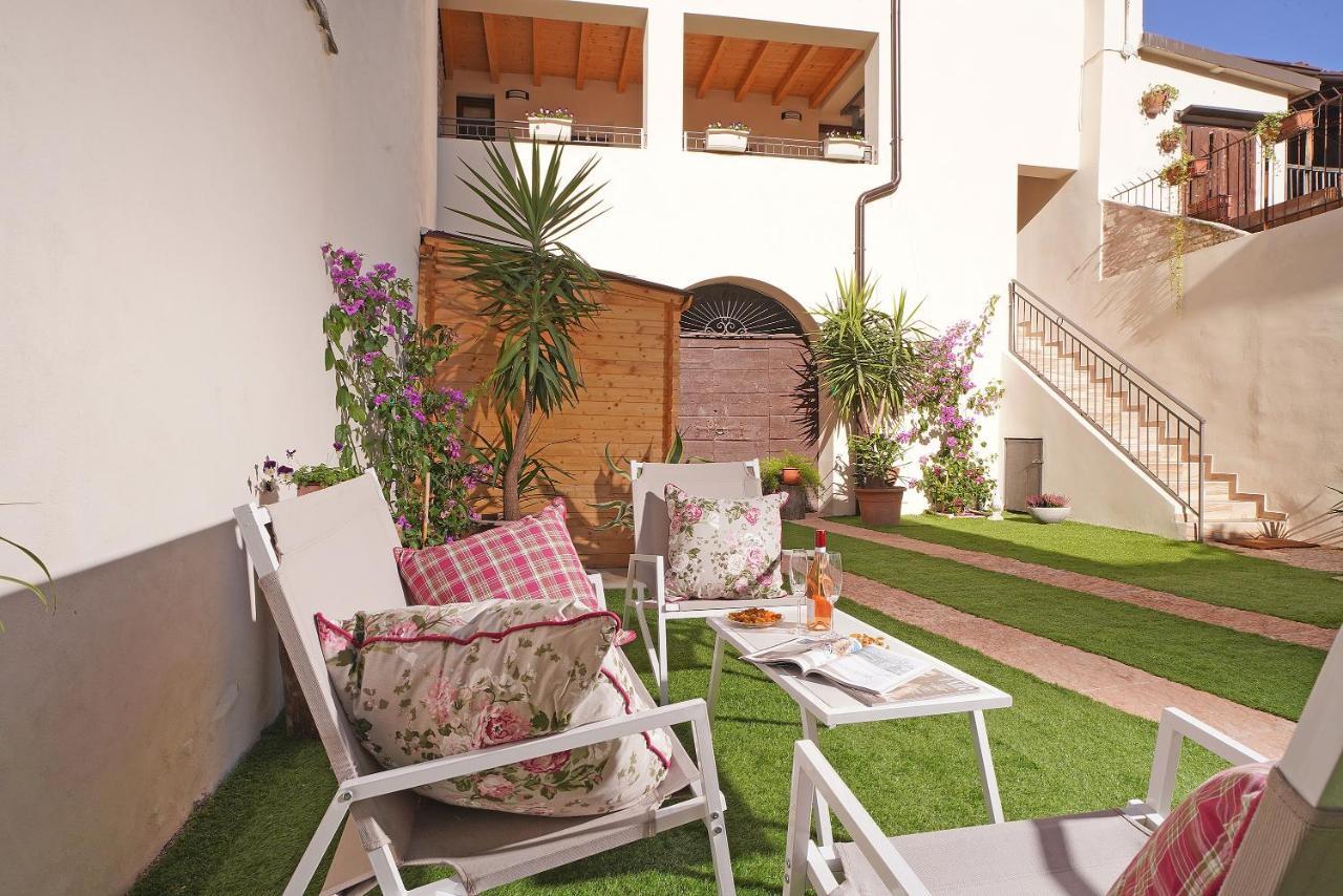 Apartments Villa Bougainville サン・フェリーチェ・デル・ベナーコ エクステリア 写真