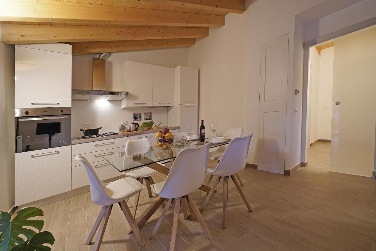 Apartments Villa Bougainville サン・フェリーチェ・デル・ベナーコ エクステリア 写真
