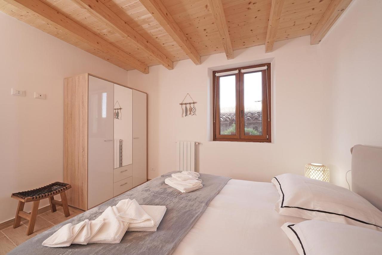 Apartments Villa Bougainville サン・フェリーチェ・デル・ベナーコ エクステリア 写真