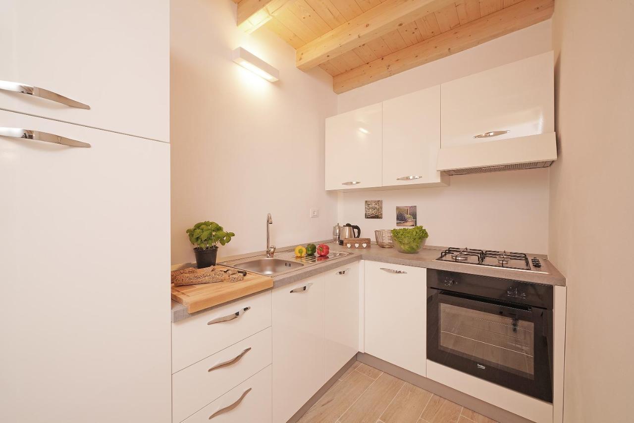 Apartments Villa Bougainville サン・フェリーチェ・デル・ベナーコ エクステリア 写真