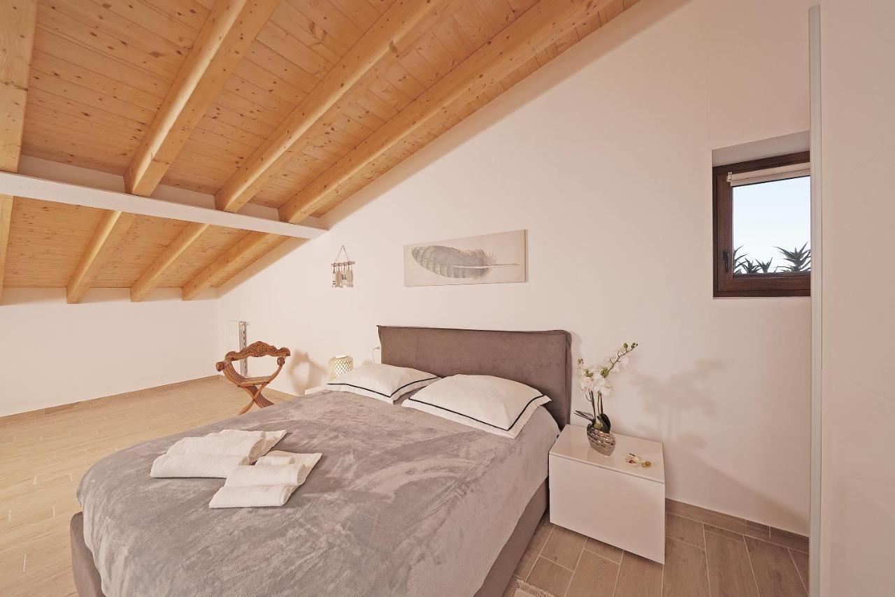 Apartments Villa Bougainville サン・フェリーチェ・デル・ベナーコ エクステリア 写真