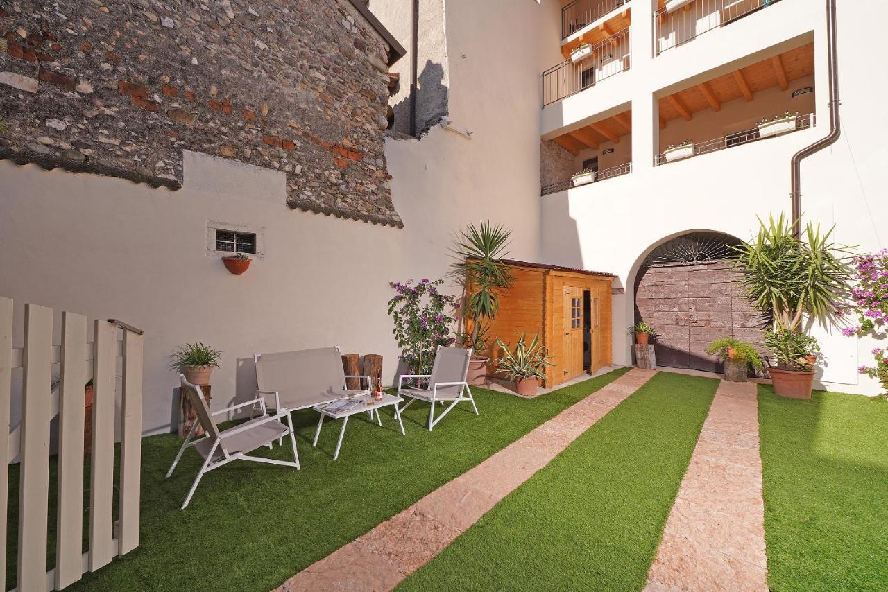 Apartments Villa Bougainville サン・フェリーチェ・デル・ベナーコ エクステリア 写真