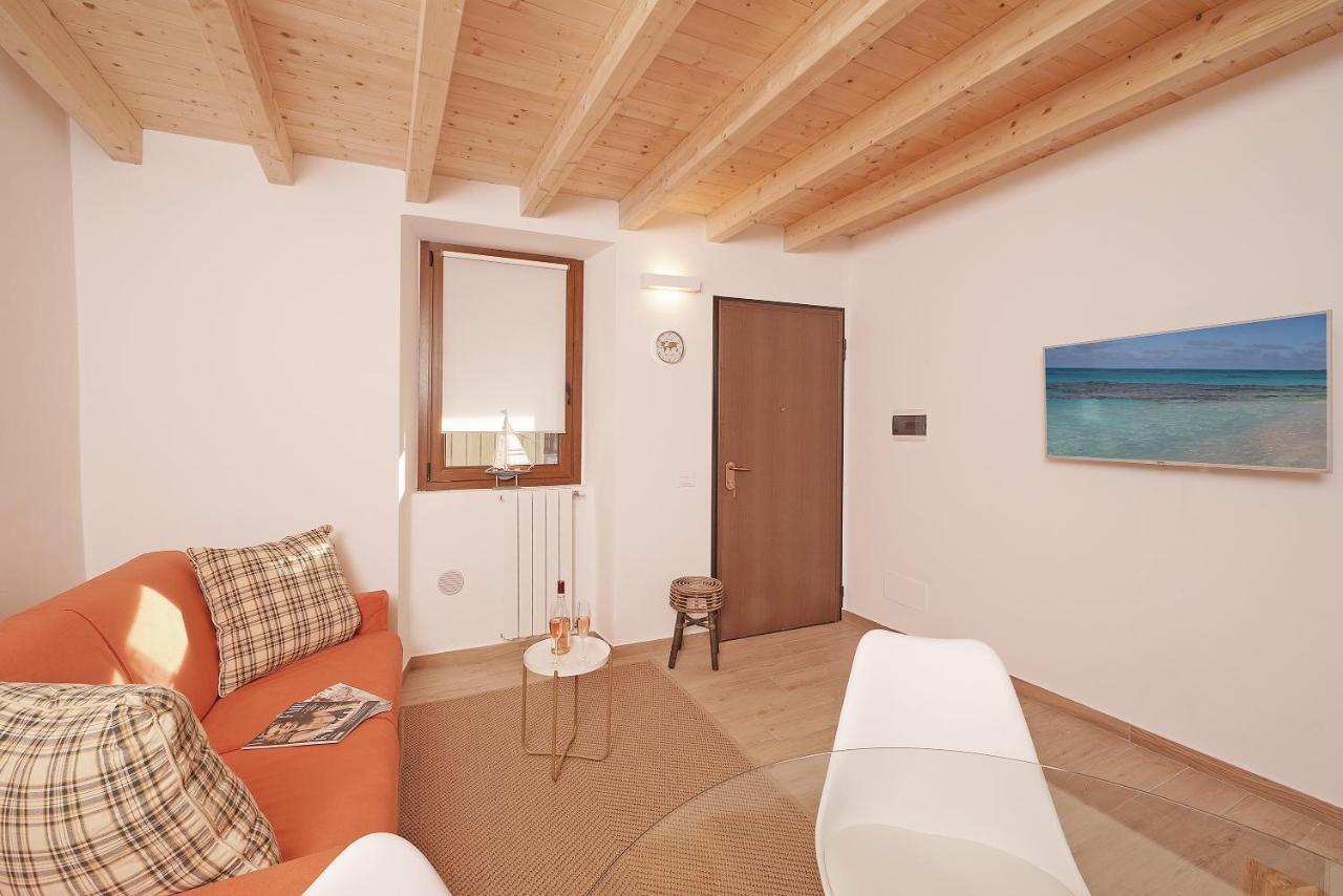 Apartments Villa Bougainville サン・フェリーチェ・デル・ベナーコ エクステリア 写真