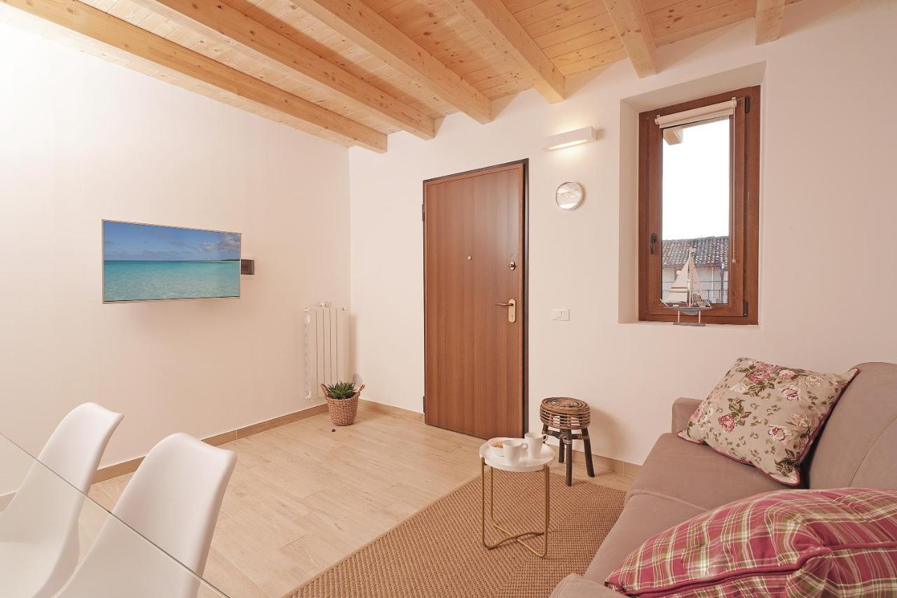Apartments Villa Bougainville サン・フェリーチェ・デル・ベナーコ エクステリア 写真