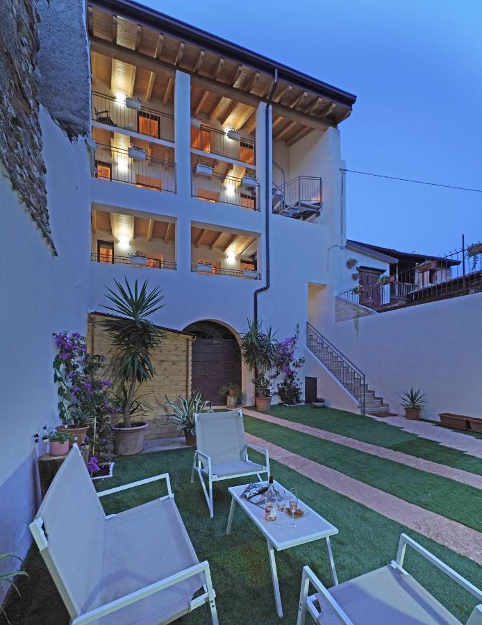 Apartments Villa Bougainville サン・フェリーチェ・デル・ベナーコ エクステリア 写真