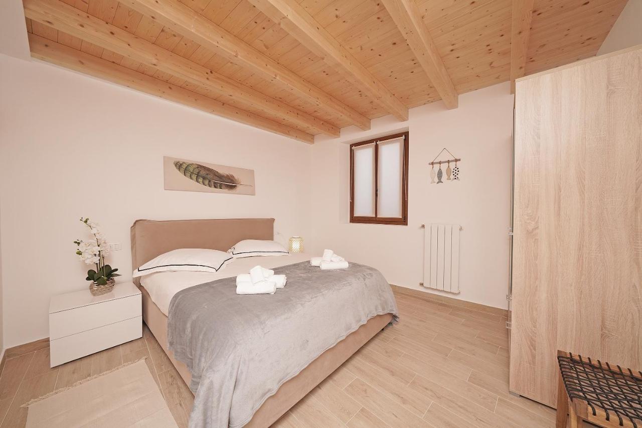 Apartments Villa Bougainville サン・フェリーチェ・デル・ベナーコ エクステリア 写真