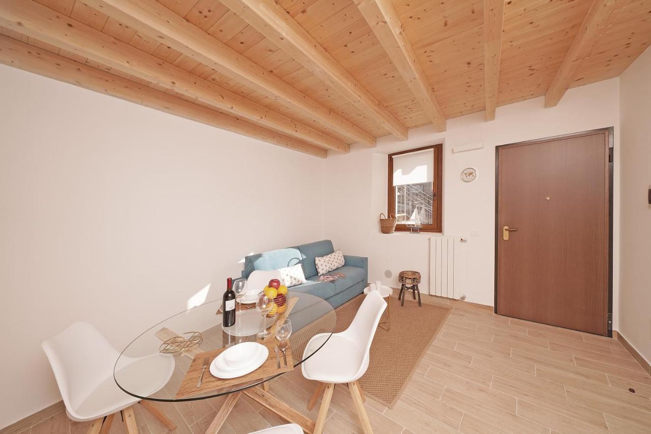 Apartments Villa Bougainville サン・フェリーチェ・デル・ベナーコ エクステリア 写真
